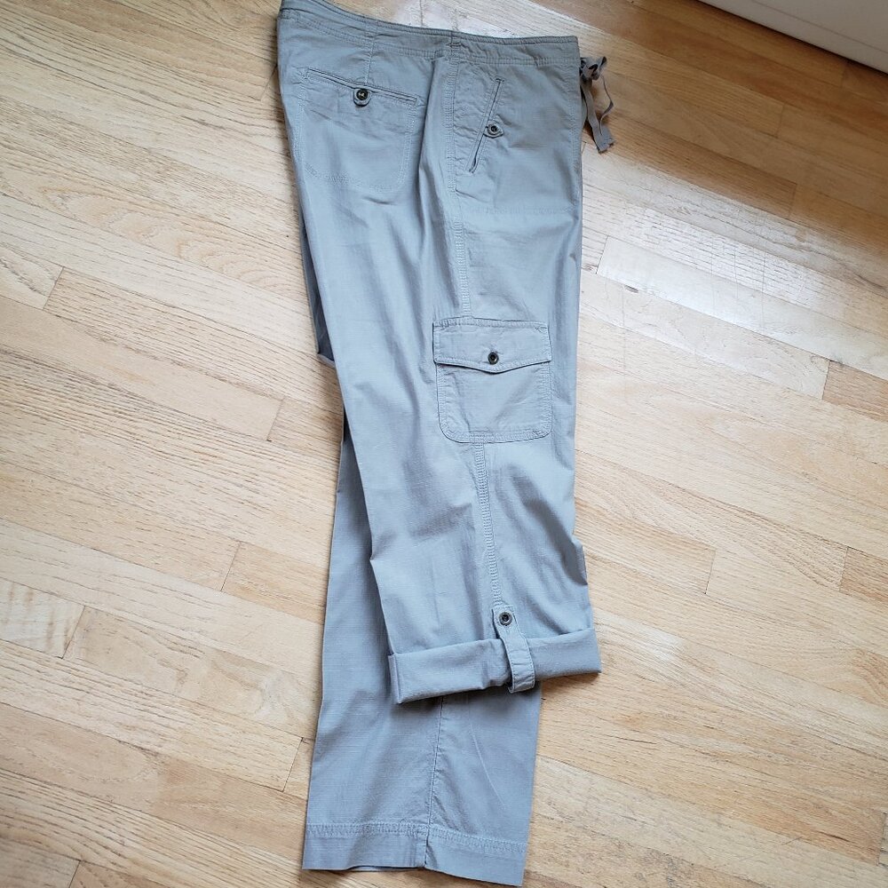 LL Bean Favorite Fit Women's Convertible Straight Leg Cargo Pants, Size: 16 Reg - Picture 11 of 16